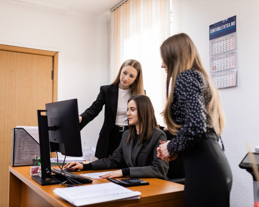 Ce oferim colegilor noștri